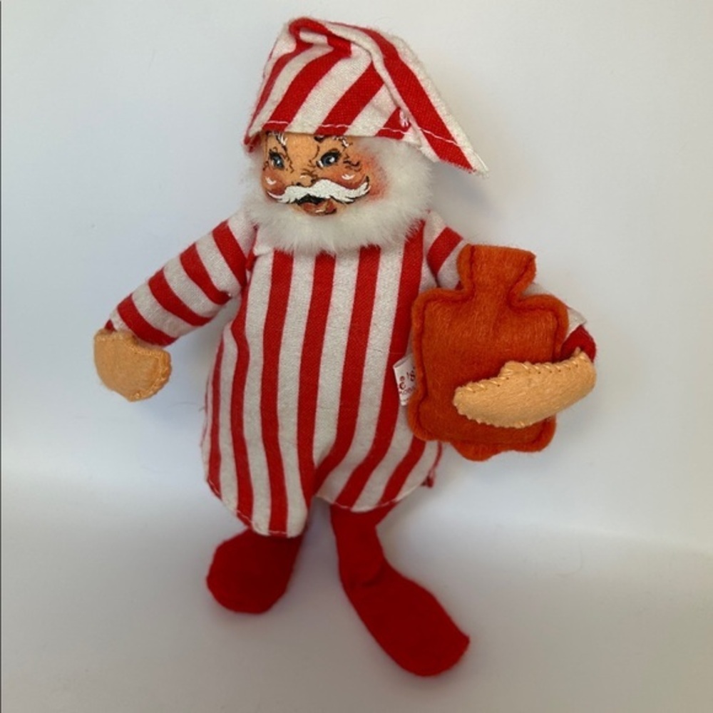 Annalee Santa with hot water bag